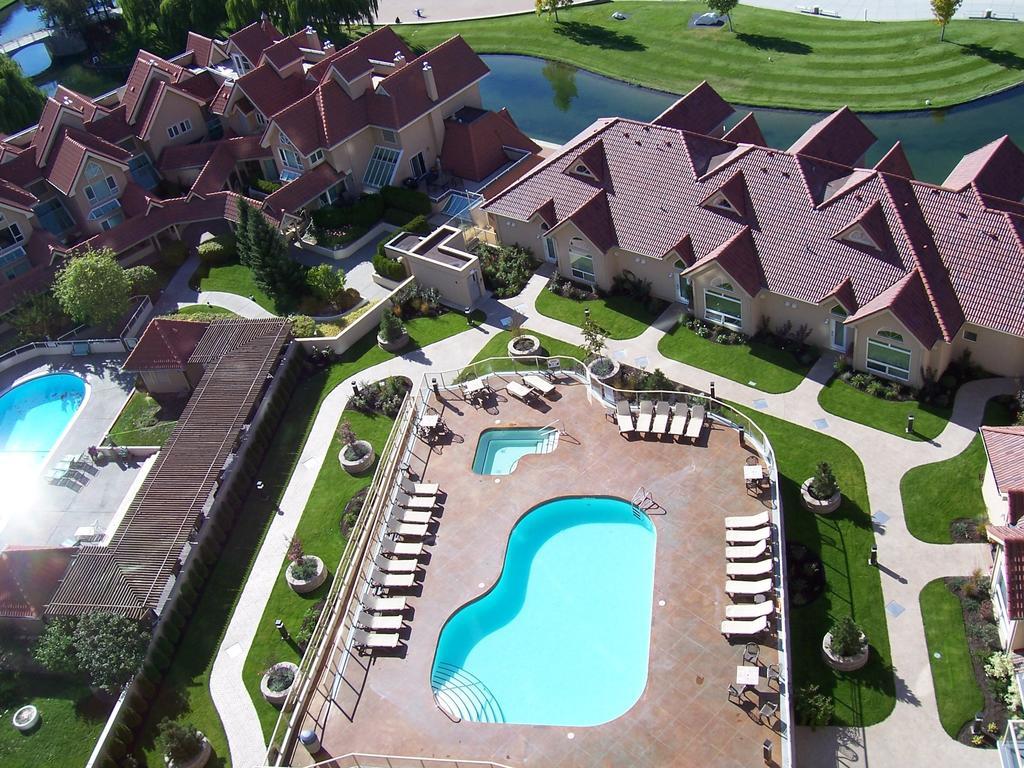 Sunset Waterfront Resort By Kelownacondorentals Luaran gambar