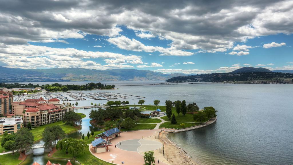 Sunset Waterfront Resort By Kelownacondorentals Luaran gambar